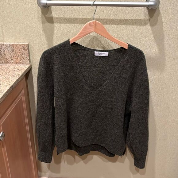 Bailey 44 Sweaters - Bailey 44 woman's green wool v neck sweater